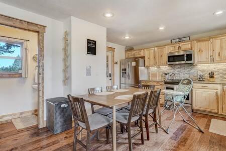 Cabin~Views~Heart Of Town~W&D~Fireplace~Kitchen Woodland Park Ngoại thất bức ảnh